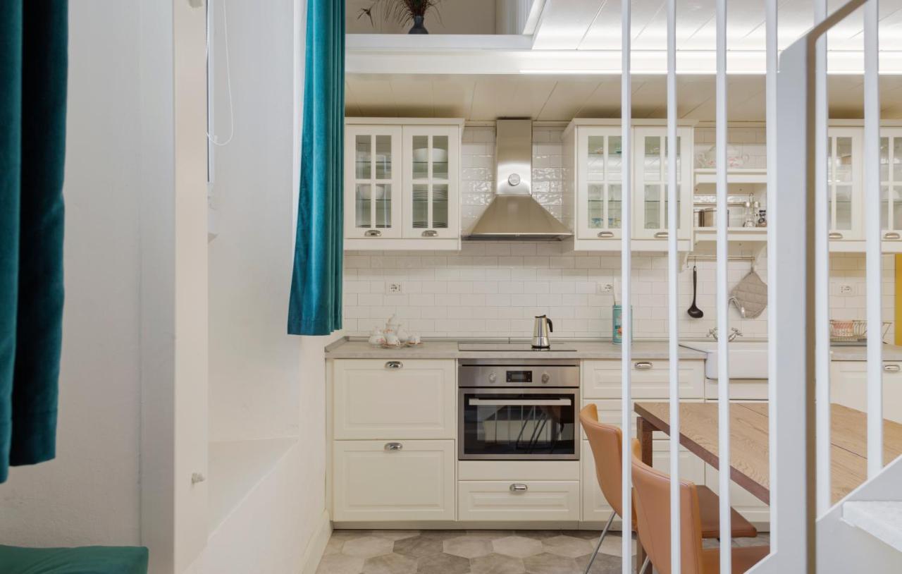 Appartement Modern & Stylish Loft - 2 Min From Station Milaan